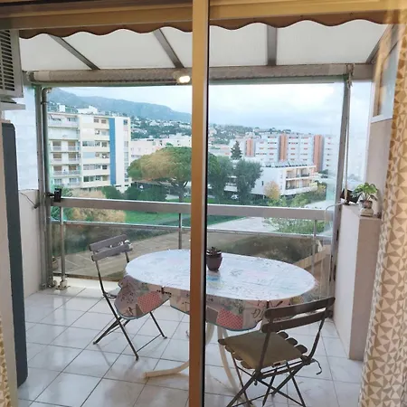 A Pied, Parking Et Climatisation Le Lavandou